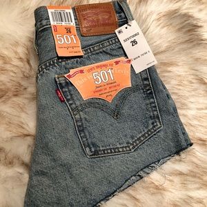 NWT Levi’s 501 high rise jean shorts 26